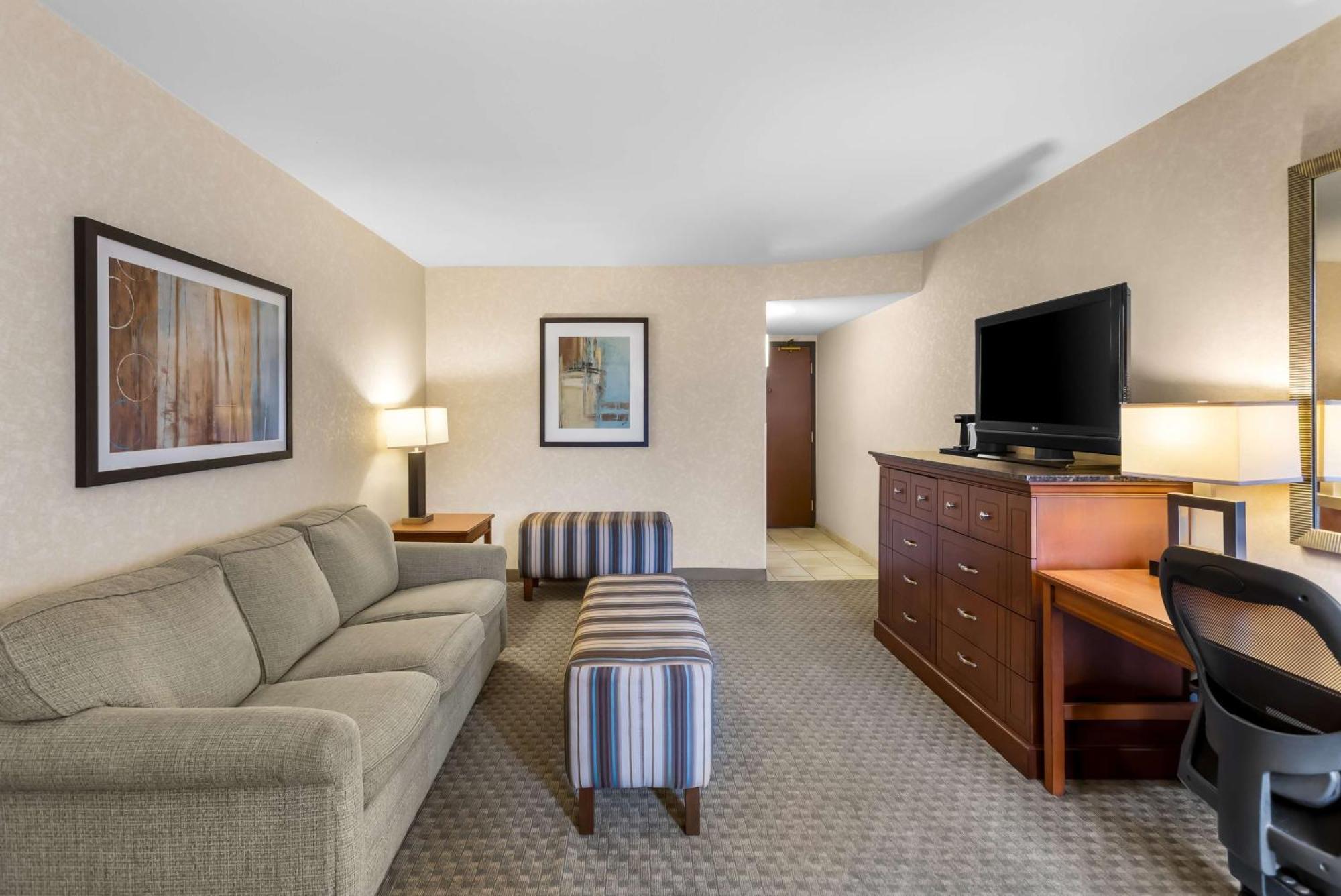 Hotel Sonesta Essential Hobby Airport 3*