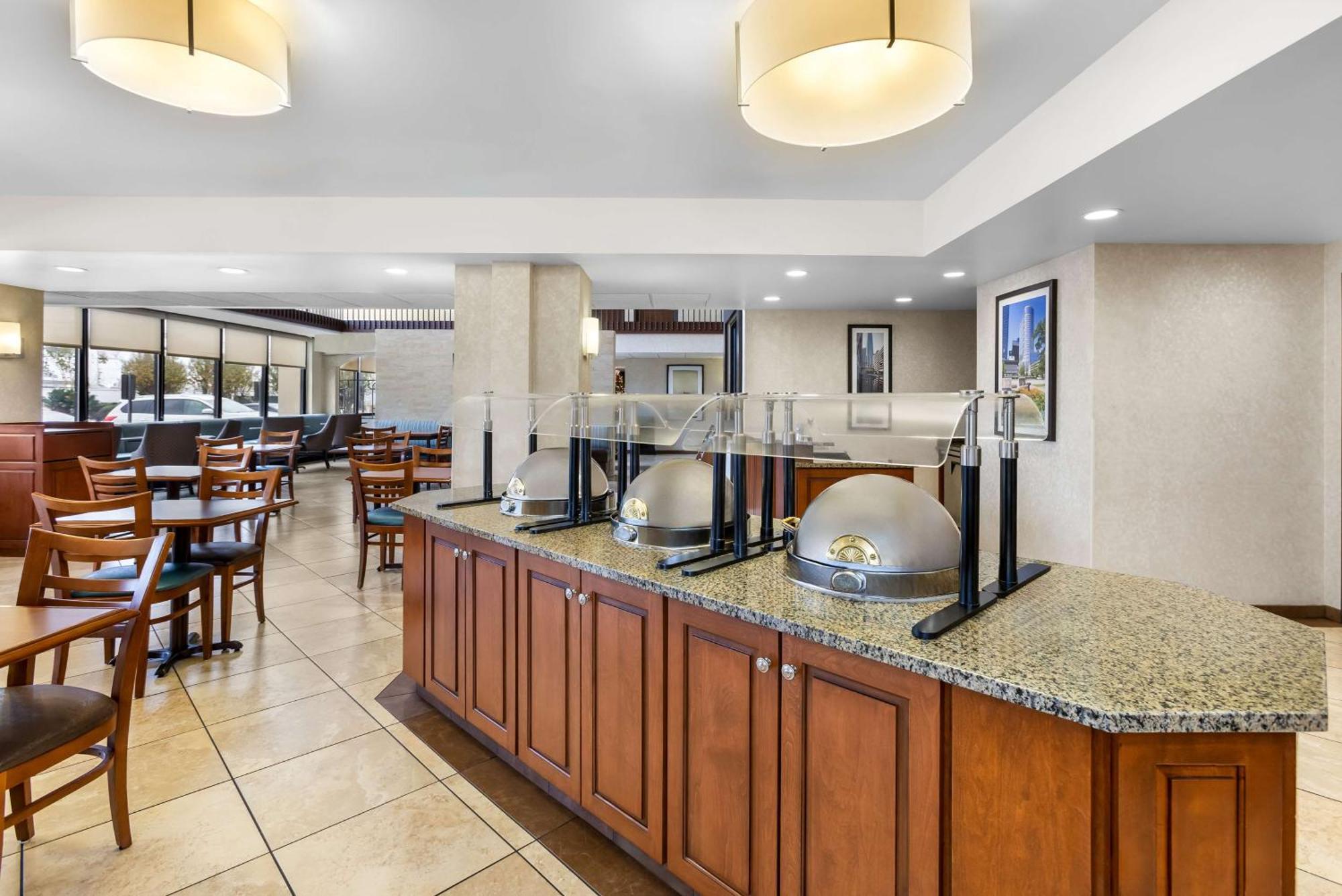 Sonesta Essential Hobby Airport