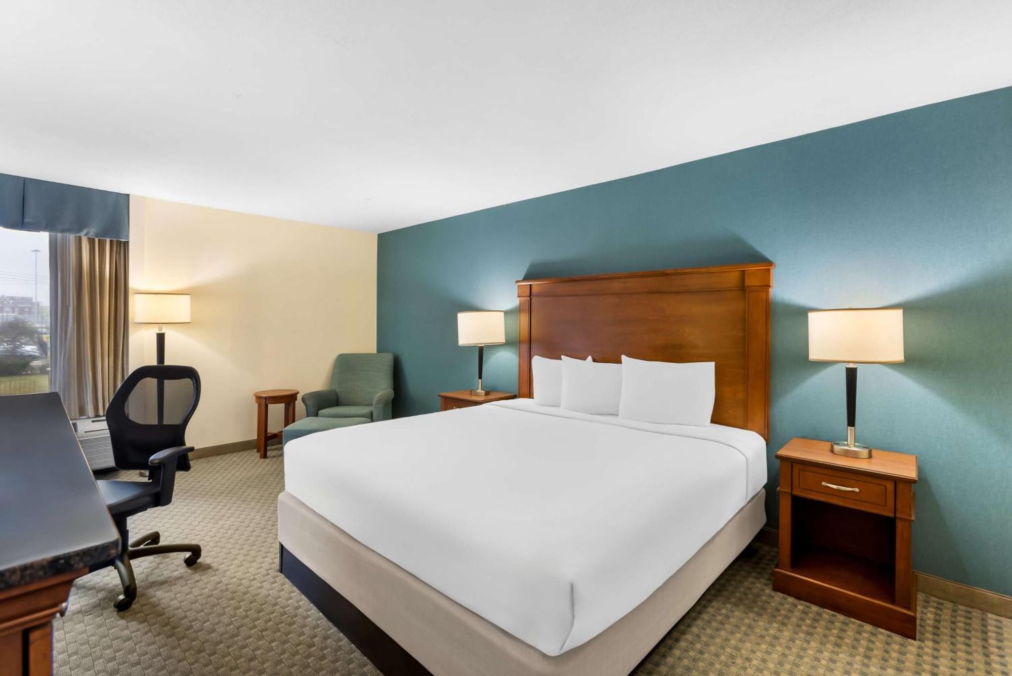 Sonesta Essential Hobby Airport