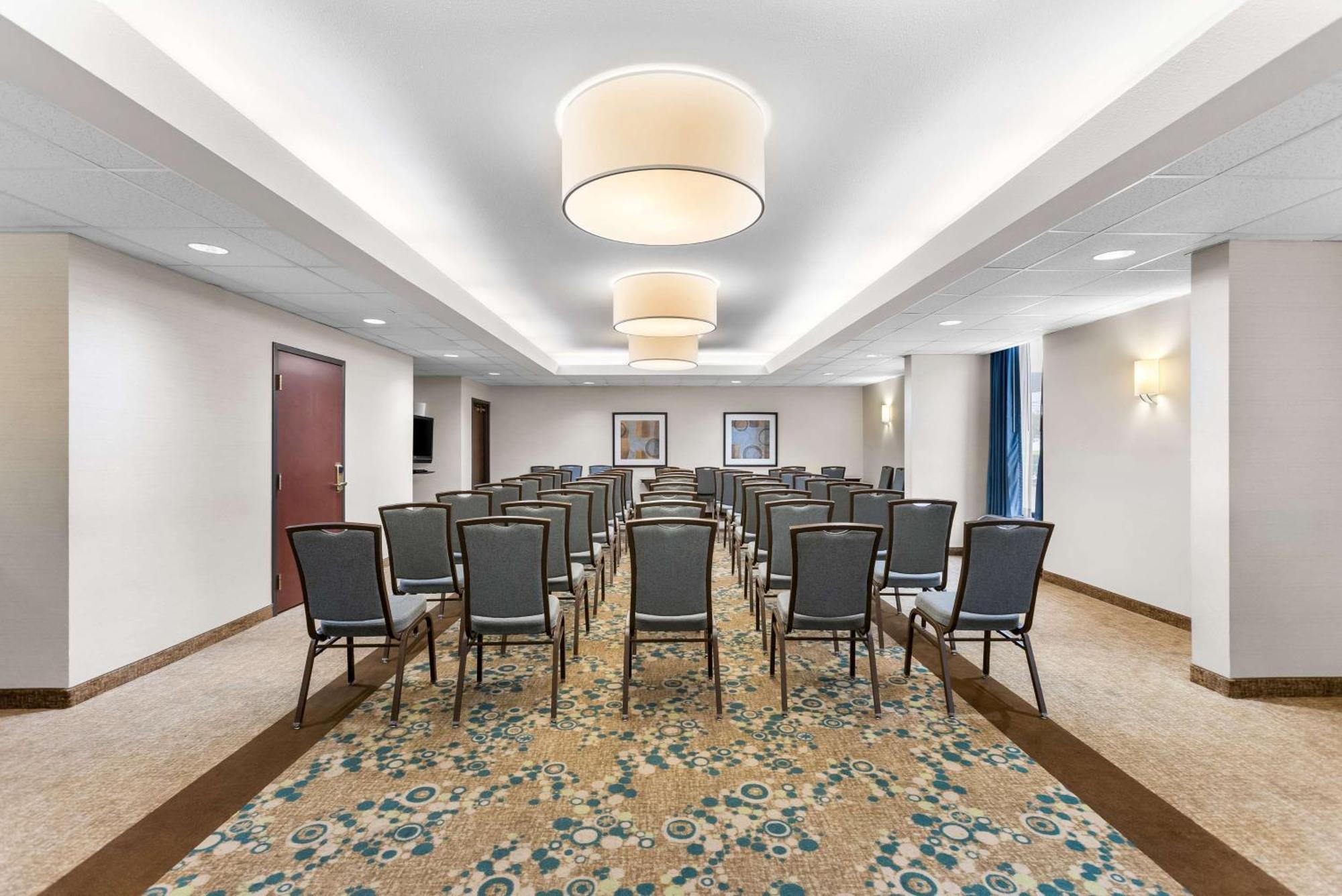 Hotel Sonesta Essential Hobby Airport 3*
