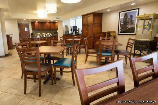 Hotel Sonesta Essential Hobby Airport 3*